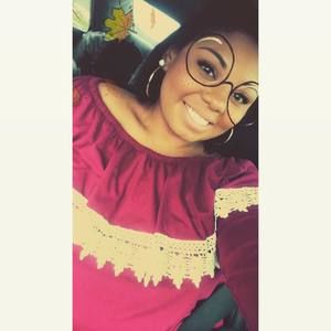 Meet your Posher, Alexis